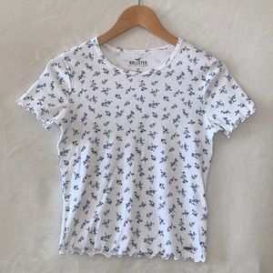 NWOT Hollister✨Lettuce Edge Floral Baby Tee Size XS